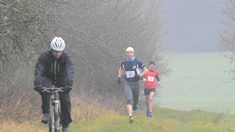 Schnappschüsse vom Fuschter Silvesterlauf.