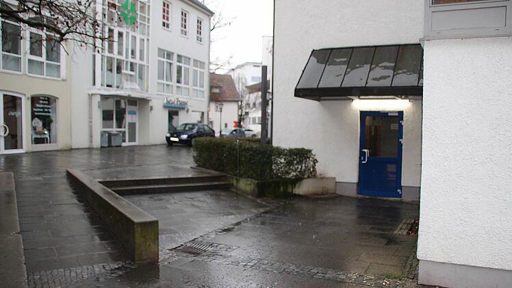 Hier, in der Gerbergasse, soll der junge Mann die 27-Jährige Frau in der Nacht zum Sonntag bewusstlos geschlagen haben. Anschließend trug er sie durch das Treppenhaus des Parkhauses Post. Dabei filmten ihn die Überwachungskameras. Foto: Ulrike Nauer