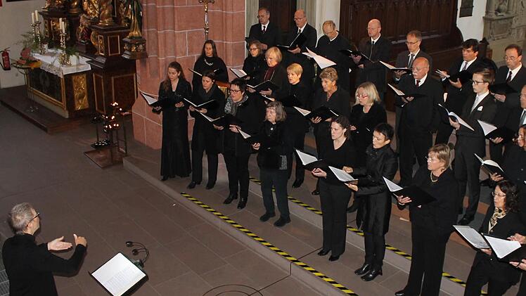 Der Eberner Kammerchor unter Leitung von Ulrike Zeidler.