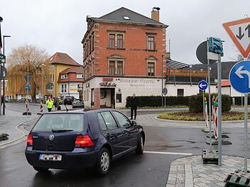 Durch den großen Kreisel geht es links herum.Foto: Katrin Geyer