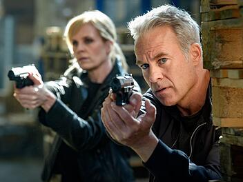 Auf ein Baustoffcenter wurde ein Raub&uuml;berfall begangen. Ina Zimmermann (Melanie Marschke) und Jan Maybach (Marco Girnth) von der SOKO Leipzig halten das Geschehen im Auge, denn noch sind die T&auml;ter vor Ort.