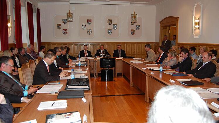 Blick in die neue Sitzungsrunde in Oberthulba  Foto: Günther Straub