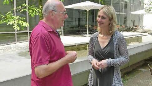 Da lacht das Herz des Ludwigschorgaster SPD-Ortsvereinsvorsitzenden Tobias Braunersreuther: Bundesministerin Manuela Schwesig nimmt sich Zeit für ein kurzes Gespräch.  Foto: privat