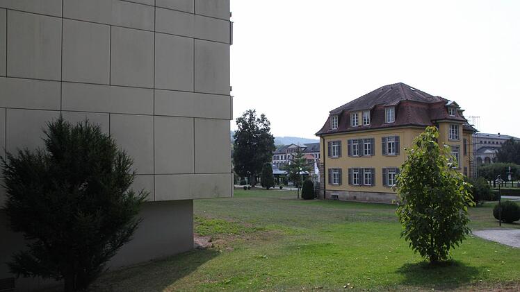 Blick vom Spa-Flügel auf den Schlosspark des Staatsbades Bad Brückenau. Foto: Ulrike Müller