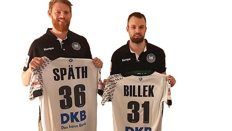 Am Wochenende trugen Manuel Späth von FrischAuf Göppingen und Florian Billek vom HSC Coburg noch gemeinsam das Nationaltrikot, am Mittwochabend sind sie in der HUK-Arena Kontrahenten. Foto: privat