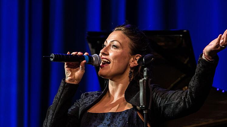 Das Thilo Wolf Quartett mit Thilo Wolf am Flügel, der Sängerin Johanna Iser, dem Kontrabassisten Markus Schieferdecker und dem Schlagzeuger Paul Höchstädter eröffnete die Sonneberger Jazztage.Foto: Jochen Berger