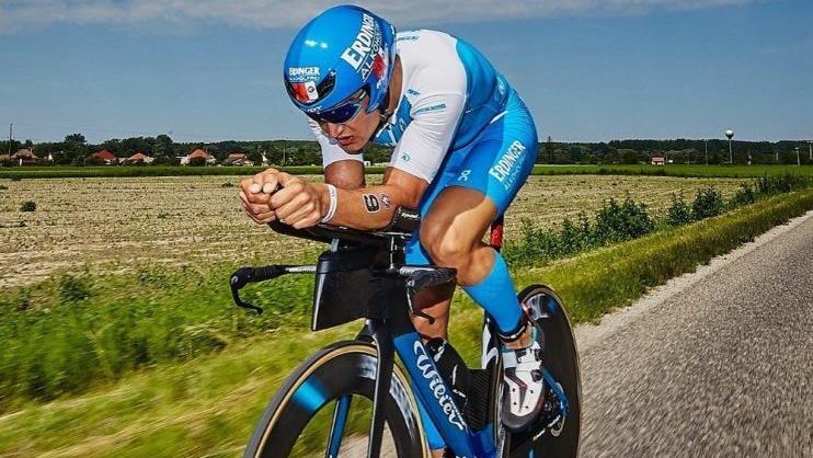 Nach einer schwachen Schwimmleistung gab Andreas Dreitz auf dem Rad Gas. Mit einem Streckenrekord bei einem Schnitt von 47 Kilometern pro Stunde fuhr der Michelauer von Rang 23 auf den fünften Platz vor und beendete nach dem Halbmarathon das Rennen als Vierter.  Foto: pr