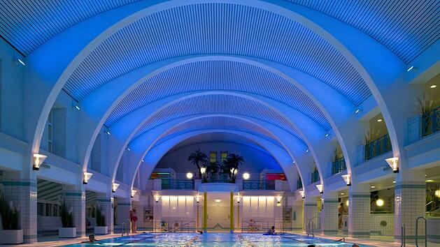 Erst im Oktober 2019 soll das Stadtbad in Bayreuth wieder &ouml;ffnen. Um die Wartezeit zu &uuml;berbr&uuml;cken, soll daf&uuml;r das Kreuzsteinbad l&auml;nger ge&ouml;ffnet bleiben. Foto: Stadtwerke Bayreuth