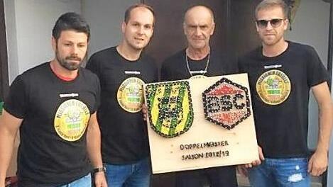 Die Fu&szlig;baller des BSC waren zu Gast in Rust. Das Bild zeigt (von links) Alexander Stamm (Trainer BSC Kulmbach), Ingo Braunersreuther (Kapit&auml;n BSC Kulmbach), Thomas Balogh (Obmann SC Freistadt Rust) und Gerald Pirtzel (Obmannstellvertrerter SC Freistadt Rust). Foto: Nicolas Drack