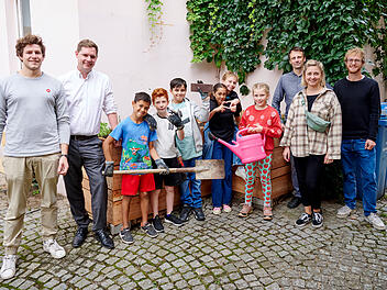 Bamberg: Selbstangebautes Gem&uuml;se f&uuml;r den Kochfreitag - Jugendliche bauen Hochbeete