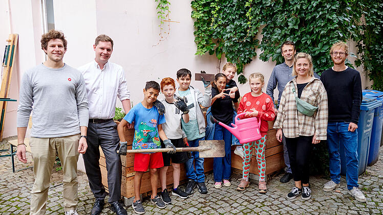 Bamberg: Selbstangebautes Gem&uuml;se f&uuml;r den Kochfreitag - Jugendliche bauen Hochbeete