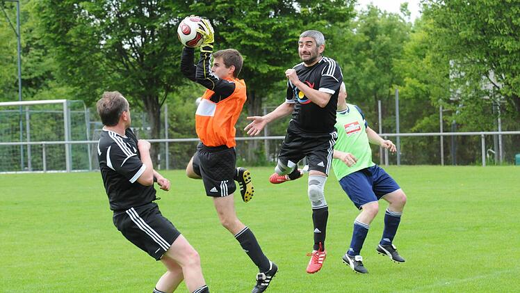Bayerische-Fußball-Klerus-Auswahl vs. Promi-Mannschaft Münnerstadt - 2.6.2013 Münnerstadt