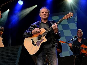 Günther Sigl, Frontmann der Spider Murphy Gang, führte mit Witz und Charme durch das Programm der Band.Helmut Ölschlegel