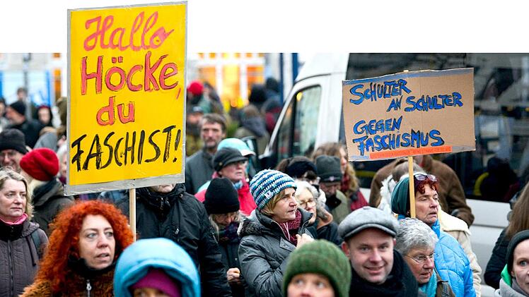 Am Freitag werden Hunderte gegen Björn Höcke demonstrieren.Symbolfoto: Heiko Rebsch/dpa