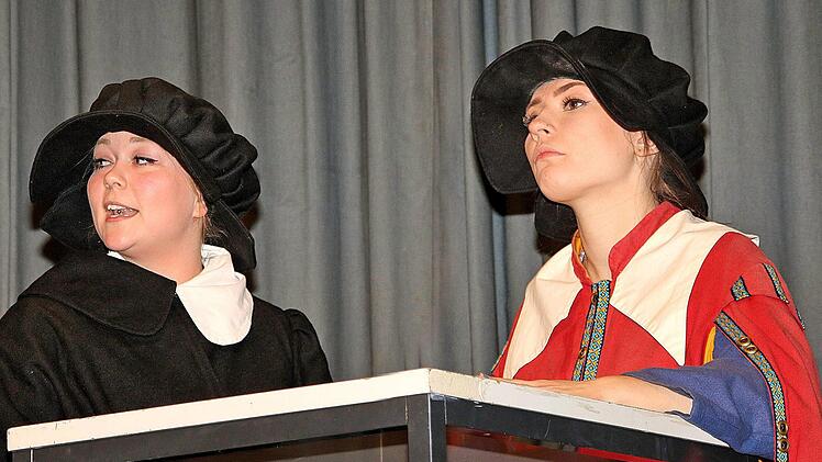 Silvester von Schaumberg und sein Sohn Karl. Beide lebten tatsächlich zu Luthers Zeiten in Münnerstadt. Foto: Dieter Britz