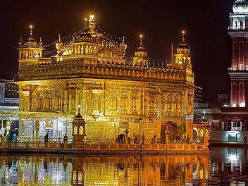 Die preisverdächtige Nachtaufnahme des Goldenen Tempels in der indischen Millionenstadt Amritsar. Foto: Lothar Nöth