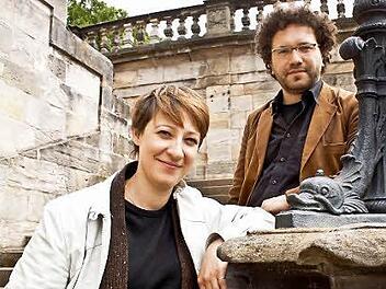 France-Elena Damian und Georg Mellert bringen "Die Residenzler" als "urbane Quizshow" in Coburg auf die Bühne. Foto: Jochen Berger