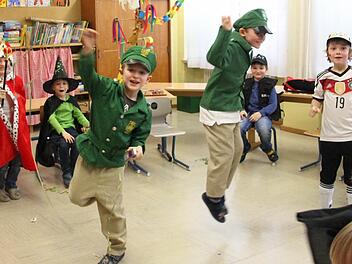 Noah Möller und Noah Luther aus der 1b waren dieses Jahr Polizisten ohne Pistolen. Foto: Miriam Hegner