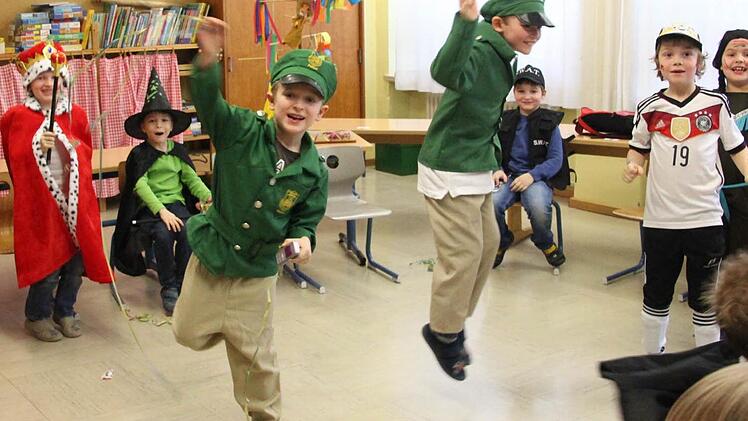 Noah Möller und Noah Luther aus der 1b waren dieses Jahr Polizisten ohne Pistolen. Foto: Miriam Hegner