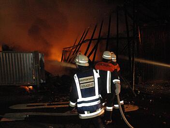 Die Feuerwehren Nüdlingen und Haard bekommen neue Helme.  Foto: Peter Rauch/Archiv