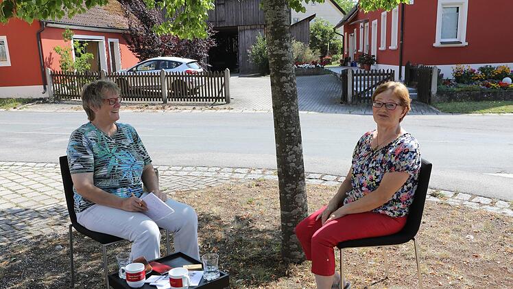 Das  schattige Plätzchen war fürs Interview Gold wert.Foto: Barbara Herbst