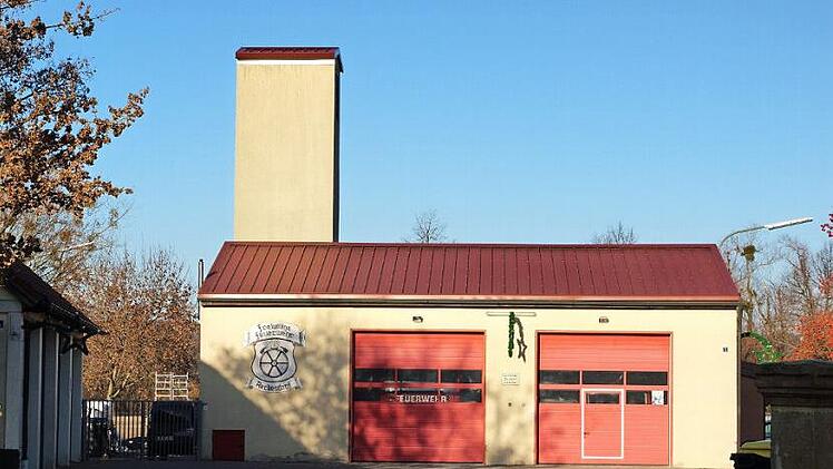 In die Jahre gekommen: das Feuerwehrhaus in Reckendorf - jetzt soll ein Neubau her.