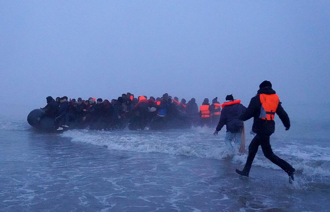 Mutma&szlig;liche Migranten am  &Auml;rmelkanal