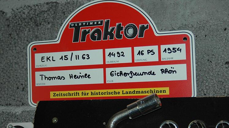 Schwarz auf Weiß sind alle Daten der "Geburtsurkunde" des Eichers zu lesen. Foto: Sebastian Schmitt-Mathea