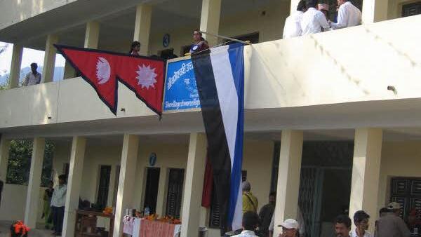 ... den Erweiterungsbau der Grundschule in Malekhu.  Fotos: privat