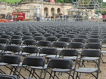 Drei der fünf Open-Air-Konzerte auf dem Schlossplatz sind in diesem Jahr bestuhlt. Wer keinen Sitzplatz hat, darf dennoch keinen eigenen Klappstuhl mit aufs Gelände nehmen.CT-Archiv/Oliver Schmidt