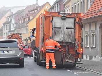 Die Gebühren für die Abfallbeseitigung steigen ab Januar: Ein Haushalt mit vier Personen muss  inklusive höheren Straßenreinigungs- und Entwässerungskosten mit Mehrausgaben von gut elf Prozent pro Jahr rechnen.  Foto: Ronald Rinklef