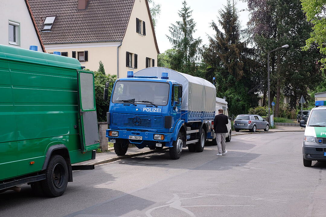 Postbotin Heidi D. seit 2013 verschwunden: Polizei durchsucht mit Leichenspürhunden ihr Haus