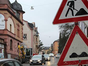 In der Sch&ouml;nbornstra&szlig;e sind derzeit die Stadtwerke Bad Kissingen aktiv. Foto: Johannes Schlereth