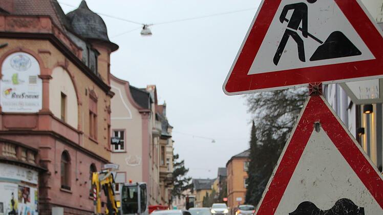 In der Sch&ouml;nbornstra&szlig;e sind derzeit die Stadtwerke Bad Kissingen aktiv. Foto: Johannes Schlereth