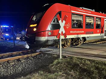 Lokf&uuml;hrer und Junge erleiden Schock bei Zug-Unfall im Kreis Ansbach
