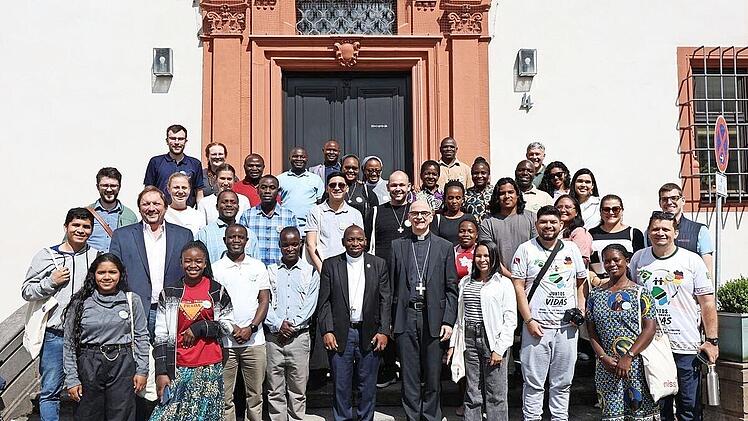 Bischof Dr. Franz Jung hat die Delegation aus Brasilien und Tansania im Bischofshaus empfangen.
