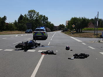 Kreis Ansbach: Motorradfahrer bei Unfall schwer verletzt - Zeugenaufruf