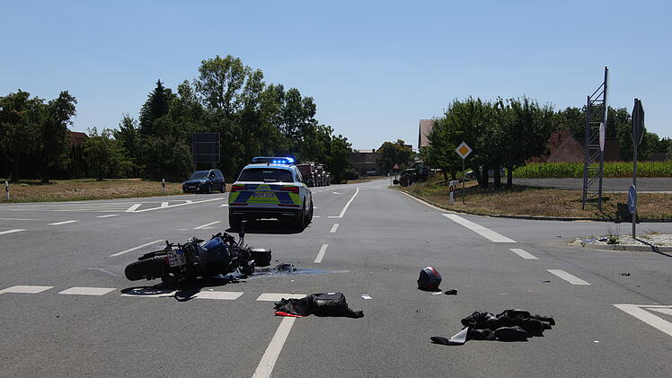 Kreis Ansbach: Motorradfahrer bei Unfall schwer verletzt - Zeugenaufruf