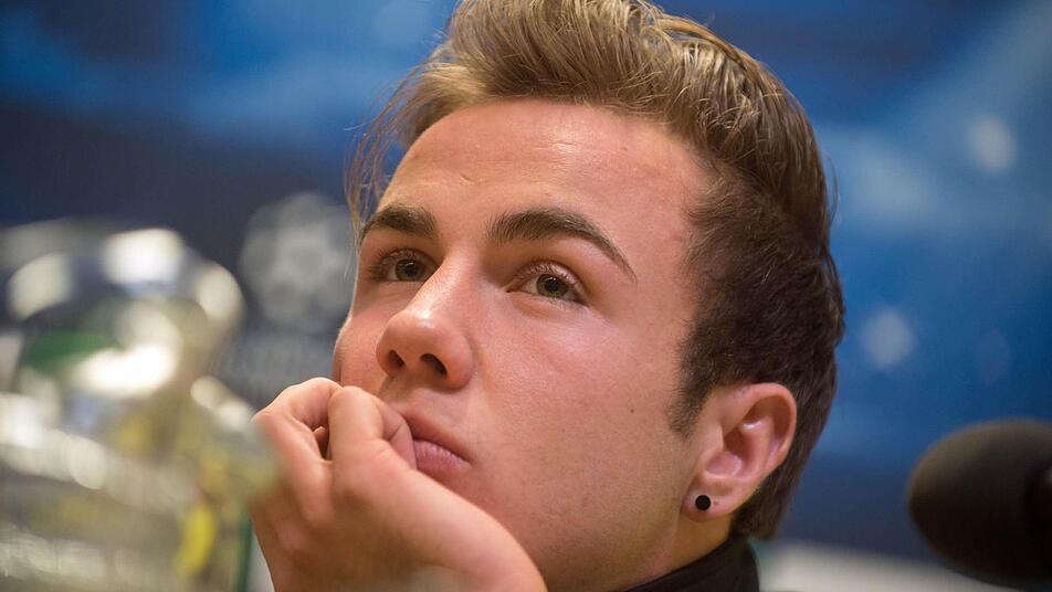 Mario Götze während einer Pressekonferenz im Signal-Iduna-Park. Träumt er schon von der Allianz-Arena? Foto: Bernd Thissen/dpa