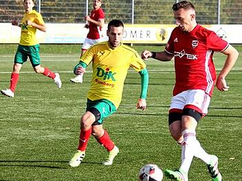 Hayri Özdemir (r.) verlässt Bosporus Coburg und kehrt zu seinem Heimatverein FSV Erlangen-Bruck zurück.  Foto: anpfiff.info