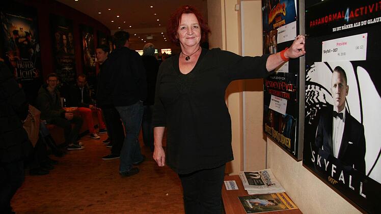 Kino-Chefin Brigitte Kilic freute sich über den Ansturm beim Preview des neuen James Bond-Filmes "Skyfall" - auch am Wochenende sind nur noch wenige Restkarten erhältlich. Foto: Sonja Adam