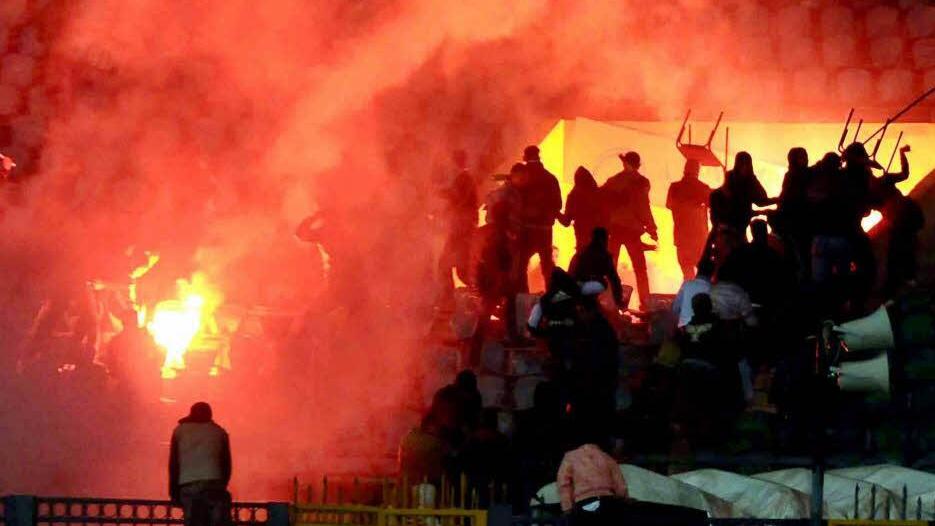 Im Fußballstadion von Port Said, Ägypten, sind am 01.02.2012 nach einem Fußballspiel Krawalle ausgebrochen. Es gab 74 Tote. Wegen tödlicher Krawalle nach einem Fußballspiel vor knapp einem Jahr sind in Ägypten 21 Menschen zum Tode verurteilt worden. Das Urteil wurde am Samstag in Kairo verkündet ausgebrochen. dpa