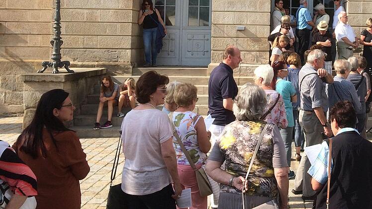 Impressionen vom Nachmittag des Coburger Theaterfestes: Großer Andrang am EingangFoto: Jochen Berger