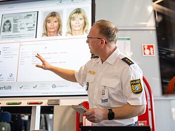 Herrmann stellt Neuerung am Flughafen N&uuml;rnberg vor - st&auml;rkere Kontrollen