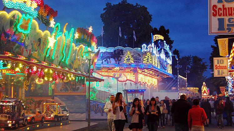 Nachts hat der Festplatz besonderen Reiz