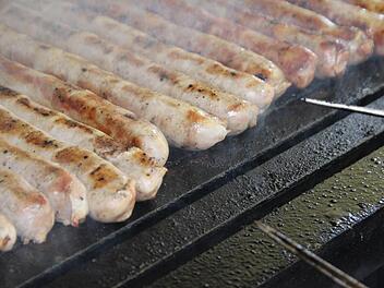 Die Flacheisen des Grillrosts sidn etwas breiter als früher, die Abstände enger.