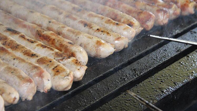 Die Flacheisen des Grillrosts sidn etwas breiter als früher, die Abstände enger.