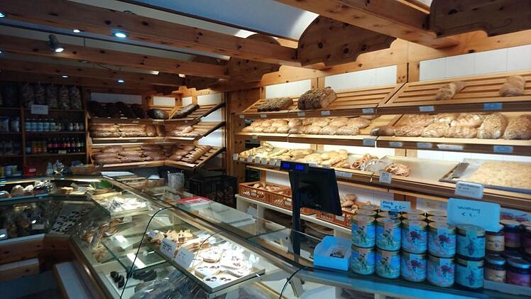 Winterhausen: Bäckerei Fuchs erlebt Ansturm bei Wiedereröffnung - "Bude eingerannt"