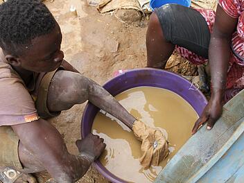 Kinderarbeit in Goldmine