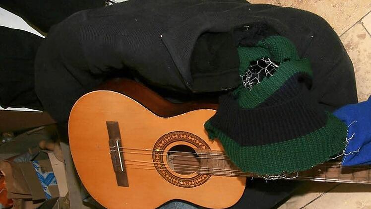 Er hielt am längsten durch. Aber nach drei Tagen wurde auch der "Gitarrist" zerstört. Foto: Sonja Adam